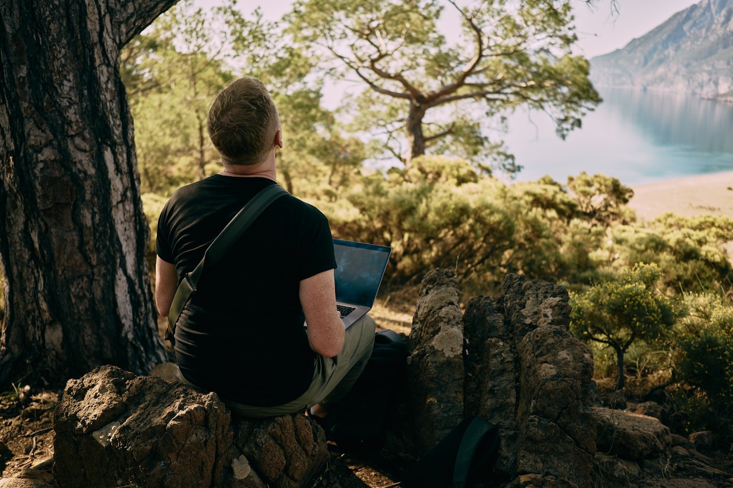 How to Stay Connected While Working Remotely